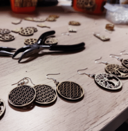 montage_boucles_doreilles_bois